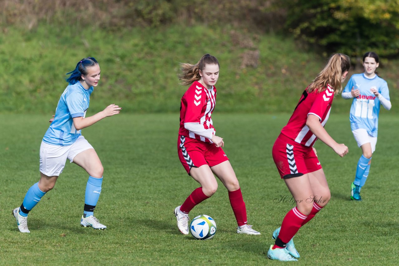 Bild 333 - wBJ TuS Tensfeld - SV Fortuna St. Juergen